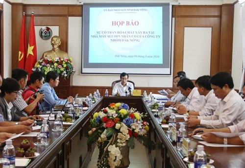 Vụ tràn kiềm nhà máy alumin: Chờ kết luận của Bộ Tài nguyên - Môi trường - 1 Nguyên nhân khiến cá chết, người ngứa rát khi lội suối vẫn chưa được xác định rõ