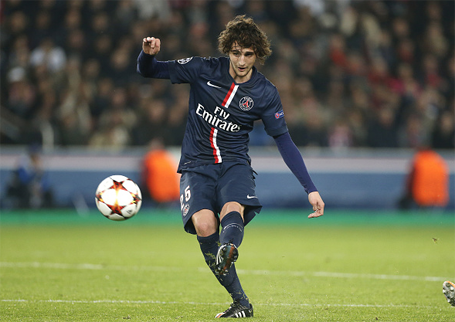 Rất nhiều CLB lớn ở châu Âu như Arsenal, MU đã ngỏ ý muốn chiêu mộ Rabiot nhưng PSG vẫn quyết định giữ lại. Mùa này, Adrien Rabiot đang là gương mặt chủ chốt của đội bóng nước Pháp.