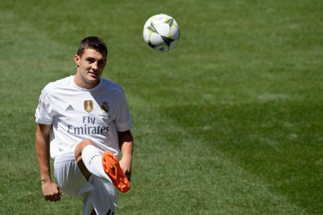 Real Madrid chỉ mất đúng 1 ngày sở hữu Kovacic từ Inter. Anh sẽ là phương án dự phòng hữu hiệu cho Toni Kroos hoặc Modric. Điểm mạnh của Kovacic chính kỹ thuật và khả năng kiểm soát bóng cực tốt.