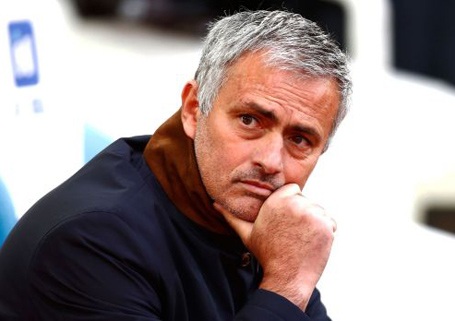 Ngày Chelsea sa thải HLV Mourinho không còn xa? - 1 HLV Mourinho đang đối diện với nhiều sức ép
