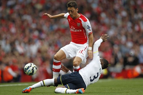 Mesut Ozil lập kỷ lục về kiến tạo ở Premier League