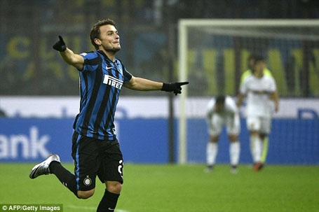 Lại thắng “xấu xí”, Inter vượt lên dẫn đầu Serie A - 1 Adem Ljajic ghi bàn duy nhất cho Inter