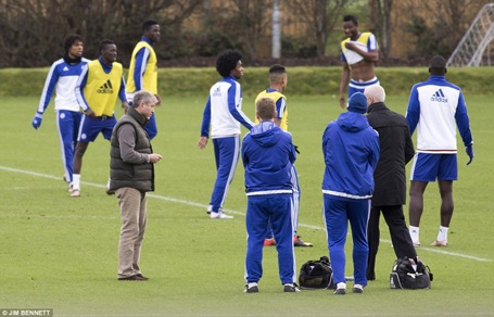 Ông chủ Abramovich đích thân xuống sân tập Chelsea - 1 Ông chủ Abramovich đích thân xuống sân tập Chelsea - 1