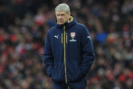 HLV Wenger tự tin đánh bại Barcelona