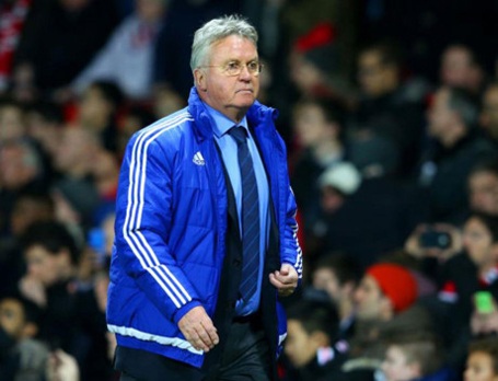 Với 12 trận bất bại, Guus Hiddink lập kỷ lục ở Premier League