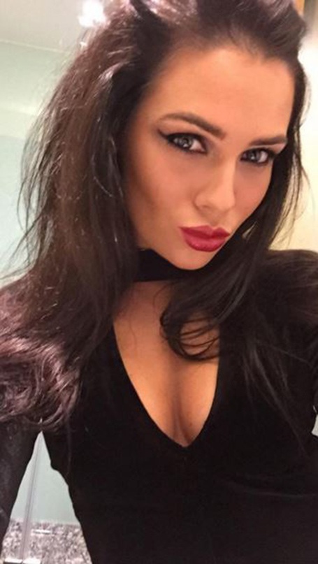 Nhan sắc của cô nàng khiến gia đình Martial tan vỡ - 8