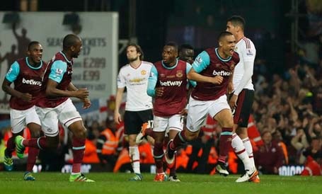 MU đã sẵn sàng “dứt tình” với Van Gaal? - 1 MU gục ngã trước West Ham dù nắm trong tay lợi thế lớn trong cuộc đua top 4 Premier League
