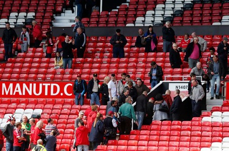 Trận MU - Bournemouth bị hoãn vì nguy cơ đánh bom - 2 Trận MU - Bournemouth bị hoãn vì nguy cơ đánh bom - 2