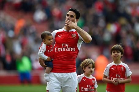 Đội trưởng của Arsenal, Mikel Arteta đã chia tay người hâm mộ Arsenal sau trận đấu với Aston Villa vừa qua. Tiền vệ người Tây Ban Nha đã quyết định treo giày sau khi rời khỏi sân Emirates và muốn theo đuổi sự nghiệp huấn luyện.