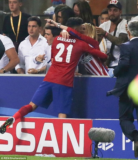 Mỹ nhân nhận được nụ hôn nóng bỏng của ngôi sao Atletico là ai? - 3 Mỹ nhân nhận được nụ hôn nóng bỏng của ngôi sao Atletico là ai? - 3