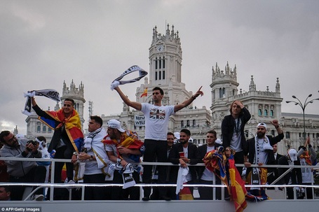 Lễ rước cúp vô địch Champions League hoành tráng của Real Madrid - 10 Lễ rước cúp vô địch Champions League hoành tráng của Real Madrid - 10