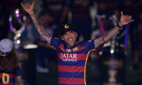 Barcelona xác nhận chia tay Daniel Alves - 1 Daniel Alves nhất quyết rời Barcelona