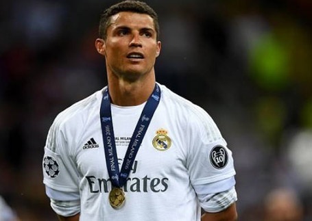 C.Ronaldo dành toàn bộ số tiền thưởng làm từ thiện - 1 C.Ronaldo ủng hộ toàn bộ tiền thưởng của mình cho hoạt động từ thiện