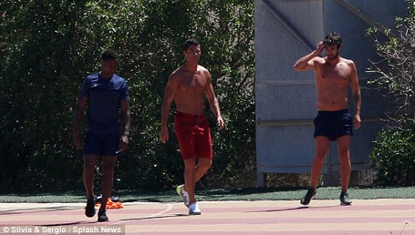 Đang nghỉ mát, C.Ronaldo vẫn tích cực tập luyện - 1 Đang nghỉ mát, C.Ronaldo vẫn tích cực tập luyện - 1