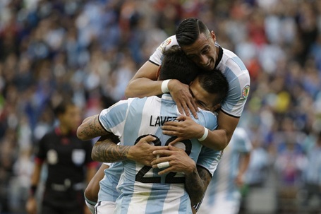 Messi không đá chính, Argentina vẫn đè bẹp Bolivia - 1 Argentina vùi dập Bolivia với tỷ số 3-0
