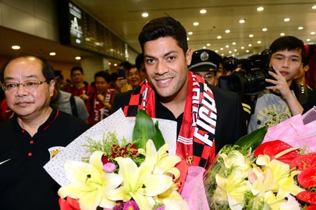 Hulk gia nhập đội bóng Trung Quốc với giá siêu khủng - 1 Hulk cập bến Shanghai SIPG