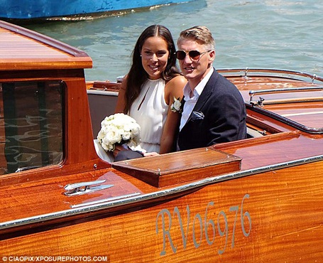 Schweinsteiger, Ivanovic ngập tràn hạnh phúc trong ngày cưới - 6 Schweinsteiger, Ivanovic ngập tràn hạnh phúc trong ngày cưới - 6