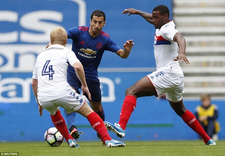 Màn trình diễn ấn tượng của Mkhitaryan trong ngày ra mắt MU - 1 Mkhitaryan đã có màn trình diễn ấn tượng trong ngày ra mắt MU
