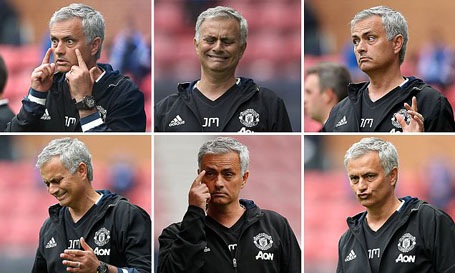 Muôn vàn sắc thái của HLV Mourinho ở trận ra mắt MU - 1 Những sắc mặt của Mourinho
