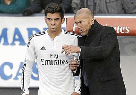 Zidane đưa 2 con trai vào danh sách du đấu của Real Madrid - 1 Enzo Zidane được cha mình điền tên vào danh sách du đấu cùng Real Madrid