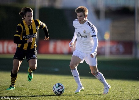 Zidane căng thẳng với Chủ tịch Real Madrid vì thần đồng 17 tuổi - 1 Zidane không muốn đua thần đồng Odegaard sang Mỹ