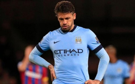 10 cầu thủ miễn phí chất lượng cao - 6 Trung vệ 35 tuổi vừa chia tay Man City mùa Hè qua. Có lẽ, cầu thủ này sẽ trở về quê nhà thi đấu trong thời gian tới. Đây là sự lựa chọn hợp lý của Martin Demichelis.