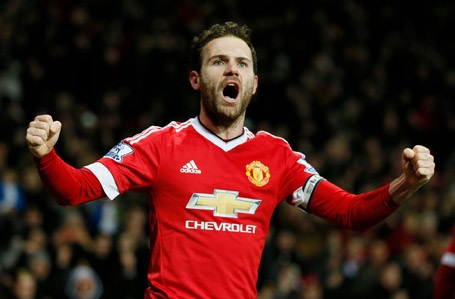 Juan Mata tới MU để cứu vãn sự nghiệp sau khi bị HLV Mourinho “ruồng rẫy” ở Chelsea. Mặc dù vậy, trong những năm qua, tiền vệ người Tây Ban Nha chưa bao giờ tìm lại hình ảnh bùng nổ trước đây. Thay vào đó, những đóng góp của cầu thủ này cho MU chỉ dừng ở mức tròn vai.