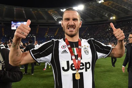 Chelsea và MU đều tỏ ra quyết tâm chiêu mộ Bonucci. Hiện tại, việc tìm kiếm trung vệ vừa thể hiện sự chắc chắn trong phòng ngự, vừa có khả năng phát động tấn công như Bonucci rất hiếm. Do đó, mức phí của cầu thủ này sẽ rất cao (từ 50 triệu bảng trở lên).