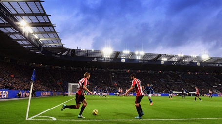 Nếu đội bóng nào có ý đánh lừa đối thủ bằng hành động chạm nhẹ vào bóng ở tình huống cố định (để cầu thủ thứ hai tới cầm bóng và tạo ra cơ hội nguy hiểm), thì sẽ phải thực hiện lại. Luật mới yêu cầu các cầu thủ phải có “tác động rõ ràng” vào trái bóng.