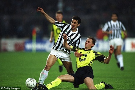 Không lâu sau đó, Juventus phá kỷ lục chuyển nhượng để mang về người hùng của Sampdoria, Gianluca Vialli với mức phí 12 triệu bảng. Ông đã góp công lớn mang về 5 danh hiệu cho Juventus, trong đó có chức vô địch Champions League 1996.