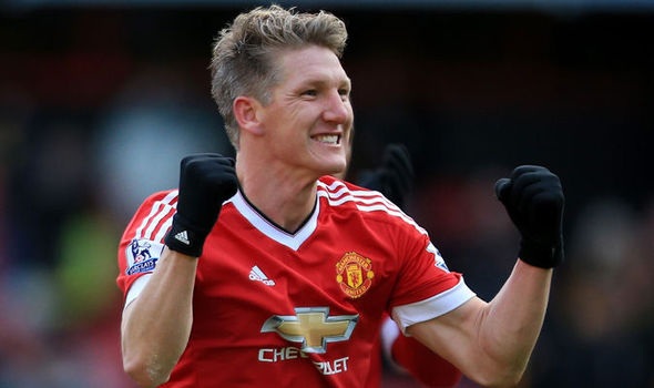 HLV Mourinho bị chỉ trích vì đối xử phũ phàng với Schweinsteiger - 1 Schweinsteiger bị đày xuống đội trẻ MU