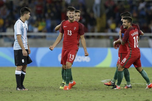 Brazil và Argentina gây thất vọng lớn ở trận mở màn bóng đá Olympic 2016 - 2 Olympic Argentina thúc thủ trước Bồ Đào Nha