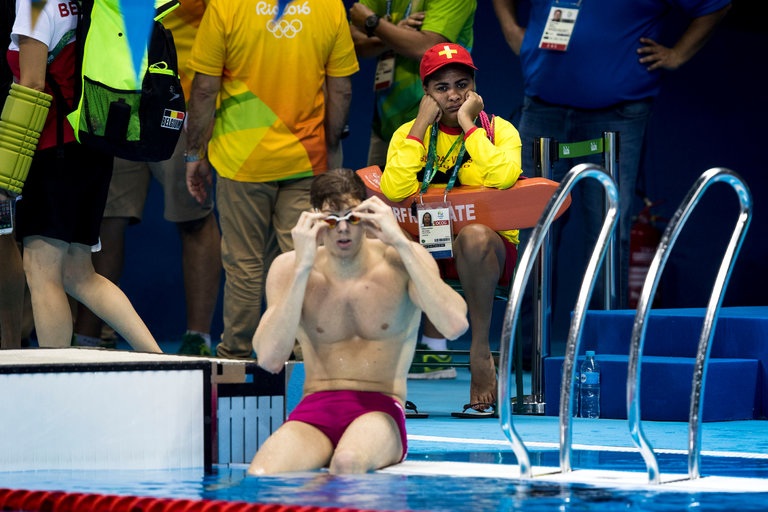 Nhân viên cứu hộ môn bơi, công việc nhàn nhất Olympic