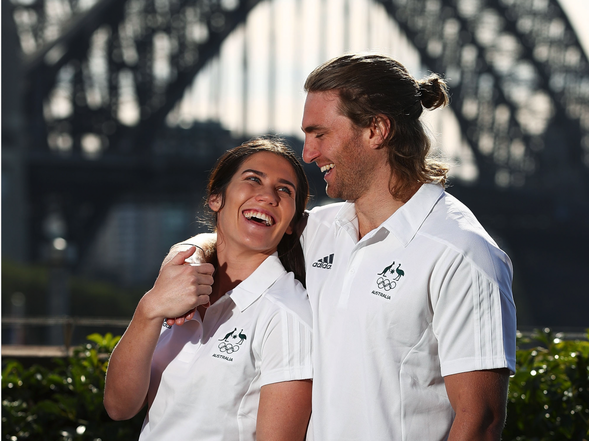 Cả hai đều là thành viên của đội bóng bầu dục Australia và bắt đầu hẹn hò cách đây vài năm. Nói về chuyện tình của mình, Lewis Holland tiết lộ: “Thật tuyệt vời khi yêu một ai đó hiểu đầy đủ về những gì bạn trải qua. Đó là sự thấu hiểu cao nhất”.