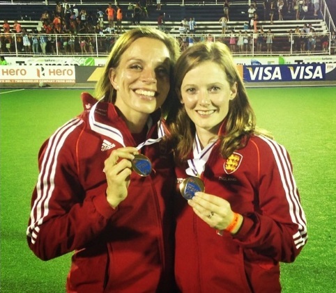 Mối tình đồng giới của Helen và Kate Richardson-Walsh nảy lửa khi cả hai cùng thi đấu cho đội bóng bầu dục của vương quốc Anh. Họ đã bắt đầu yêu nhau kể từ Olympic 2008 và bắt đầu kết hôn năm 2013.