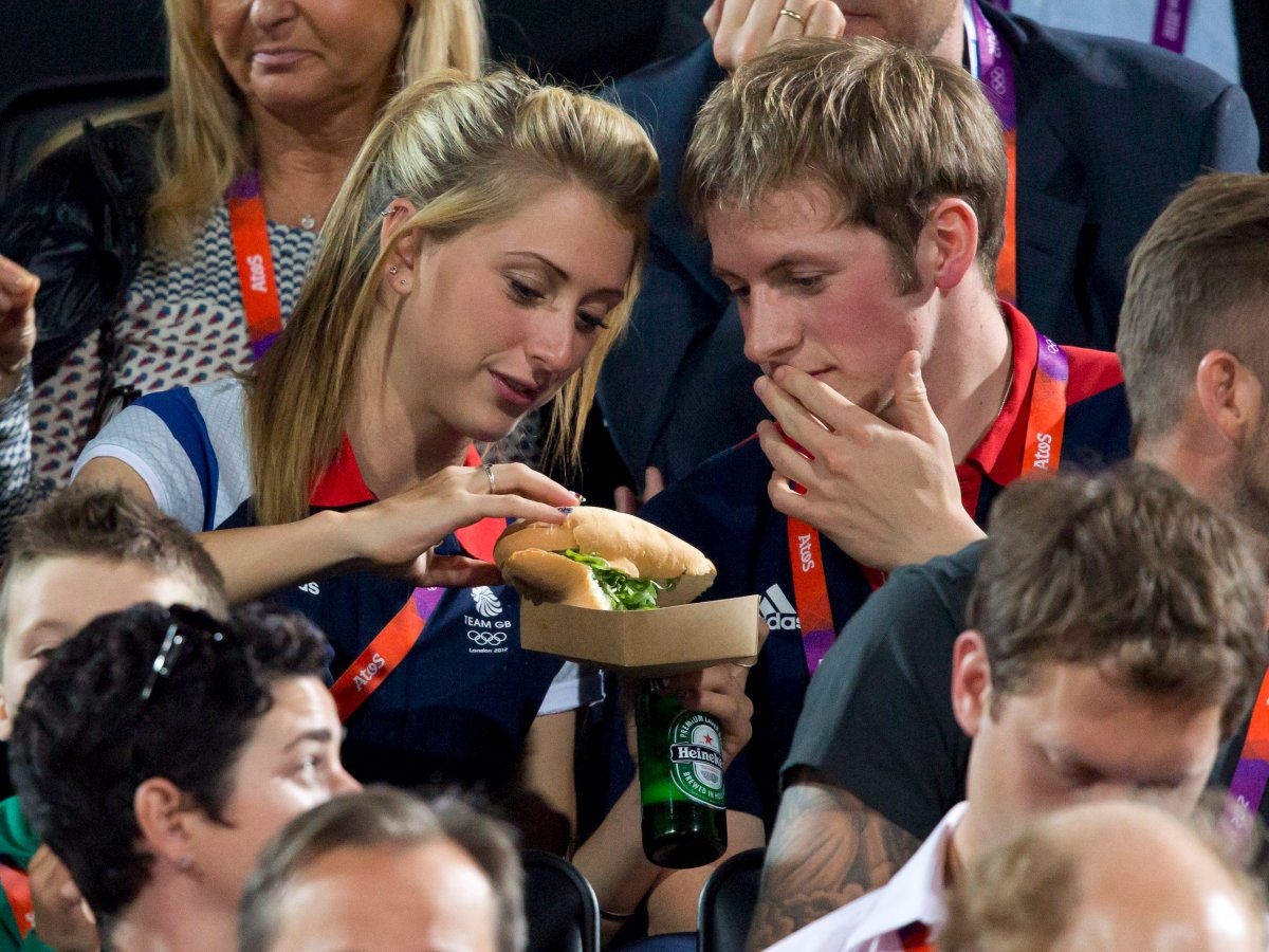 Họ quen nhau khi tập luyện cùng đội đua xe đạp Vương quốc Anh và đã kết hôn vào năm 2014.