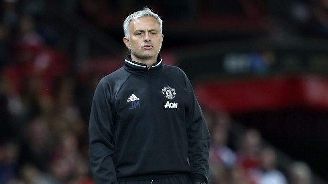 Con trai gây chuyện, Mourinho phải xin lỗi CĐV Chelsea - 1 HLV Mourinho buộc phải xin lỗi CĐV Chelsea