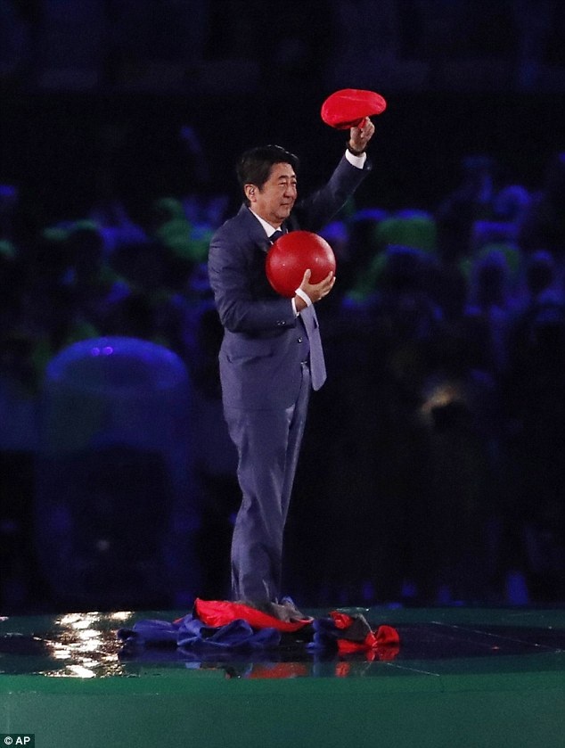 Thủ tướng Nhật Bản đóng vai Super Mario trong lễ bế mạc Olympic 2016 - 4 Thủ tướng Nhật Bản đóng vai Super Mario trong lễ bế mạc Olympic 2016 - 4