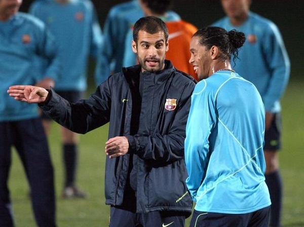 Ronaldinho từng là biểu tượng của Barcelona và đã lên tới đỉnh cao sự nghiệp dưới thời Frank Rijkaard. Thế nhưng, sự xuất hiện của Pep Guardiola đã khiến Ro “vẩu” không còn chỗ đứng ở Nou Camp. Cuối cùng, anh đã quyết định chuyển sang khoác áo AC Milan vào năm 2008.