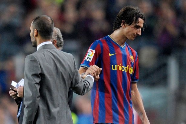 Ibrahimovic từng có khởi đầu như mơ ở Barcelona, khi nổ súng liên tiếp. Dù vậy, sau đó, cầu thủ này buộc phải nhường vị trí tiền đạo cắm cho Messi vì cầu thủ này phàn nàn (tiết lộ trong tự truyện của Ibrahimovic). Tiền đạo người Thụy Điển càng ngày càng bất mãn với sự đối xử của Pep Guardiola và muốn “nổi loạn”. Cuối cùng, Ibrahimovic đã phải chia tay Barcelona chỉ sau 1 mùa giải. Sau này, Ibrahimovic đã thể hiện thái độ bất mãn rõ rệt với Pep Guardiola khi sử dụng lời lẽ đả kích HLV này trong cuốn tự truyện.