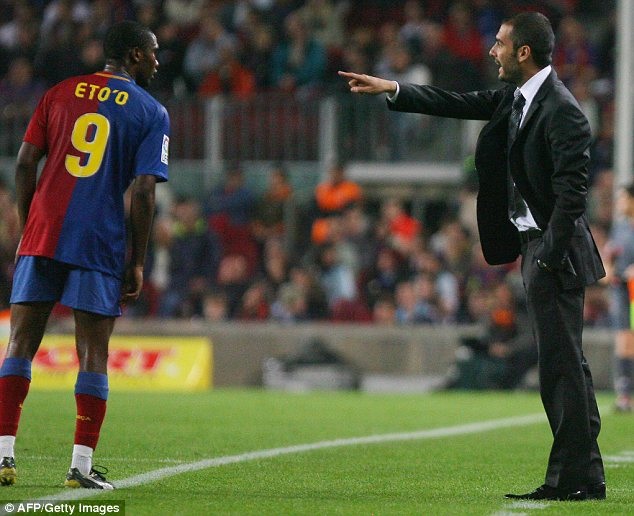 Eto’o từng tỏa sáng giúp Barcelona giành chức vô địch Champions League 2006 và 2009. Mặc dù vậy, anh vẫn phải ra đi trong kế hoạch thanh lọc của Pep Guardiola. Cầu thủ này bị gán cho Inter trong vụ mua Ibrahimovic. Ở ngay mùa giải sau đó, “Báo đen” lại tỏa sáng giúp Inter vô địch Champions League.