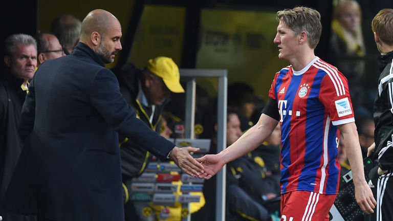 Pep Guardiola từng lên tiếng chê thể lực của Bastian Schweinsteiger (không đủ để thích nghi với sơ đồ của ông). Vì lẽ đó, ông đã đẩy cầu thủ này tới MU với mức phí khá rẻ (chỉ 7 triệu bảng). Thực tế cho thấy HLV người Tây Ban Nha đã đúng. Điểm yếu thể lực của Schweinsteiger đã lộ rõ ở MU.