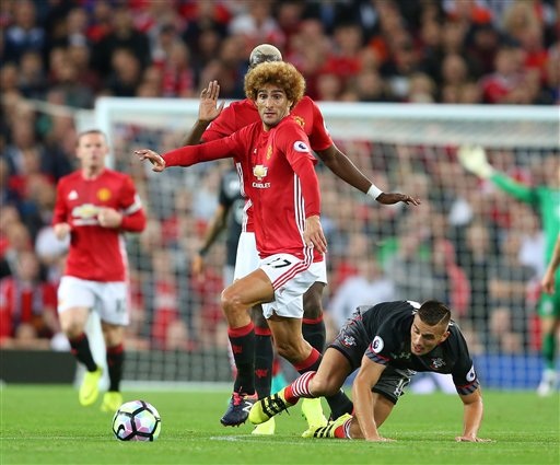 Mourinho mất quân bài quan trọng sau chiến thắng Hull City - 1 Fellaini bất ngờ dính chấn thương lưng