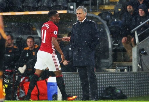 Huyền thoại MU kêu gọi HLV Mourinho gạch tên Martial - 1 Rio Ferdinand cho rằng Mourinho nên thay thế Martial bằng Rashford