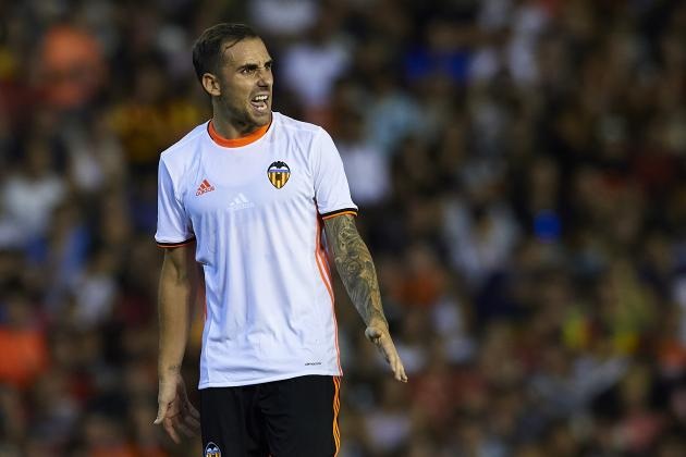 Nhiều khả năng Barcelona sẽ hoàn tất thương vụ chiêu mộ Paolo Alcacer với mức phí 30 triệu euro. Bản thân cầu thủ này cũng đặt yêu cầu ra đi với BLĐ Valencia.