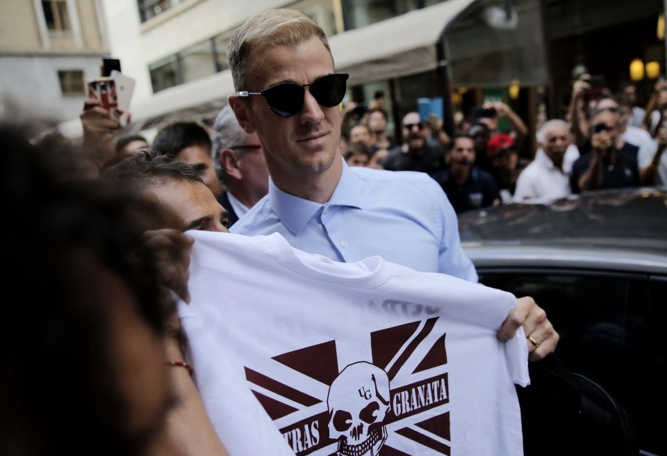 Thủ thành Joe Hart ra mắt CLB mới Torino - 2 Rất nhiều CĐV Torino chào đón Joe Hart
