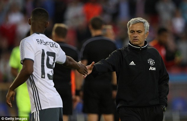 Mourinho đang bảo vệ Marcus Rashford trước sức ép của truyền thông