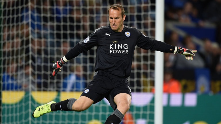 Đội hình chất lượng thất nghiệp sau “phiên chợ Hè” 2016 - 2 Mark Schwarzer vẫn chưa có ý định giải nghệ
