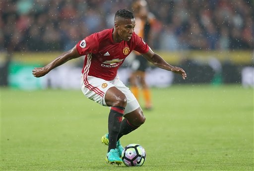 MU mất hai cầu thủ quan trọng ở trận gặp Man City - 1 Valencia có thể vắng mặt ở trận gặp Man City