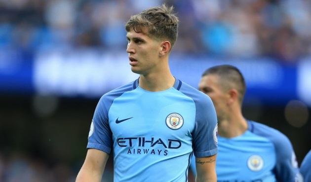 Trong những năm qua, John Stones được rất nhiều CLB Premier League săn đón. Cuối cùng, Man City đã có được chữ ký của cầu thủ này trong mùa Hè với mức phí 58,5 triệu euro. Dù số tiền ấy đắt hơn giá trị thực của John Stones tới 20,3 triệu euro nhưng Man “xanh” vẫn hạnh phúc khi sở hữu “báu vật” này.